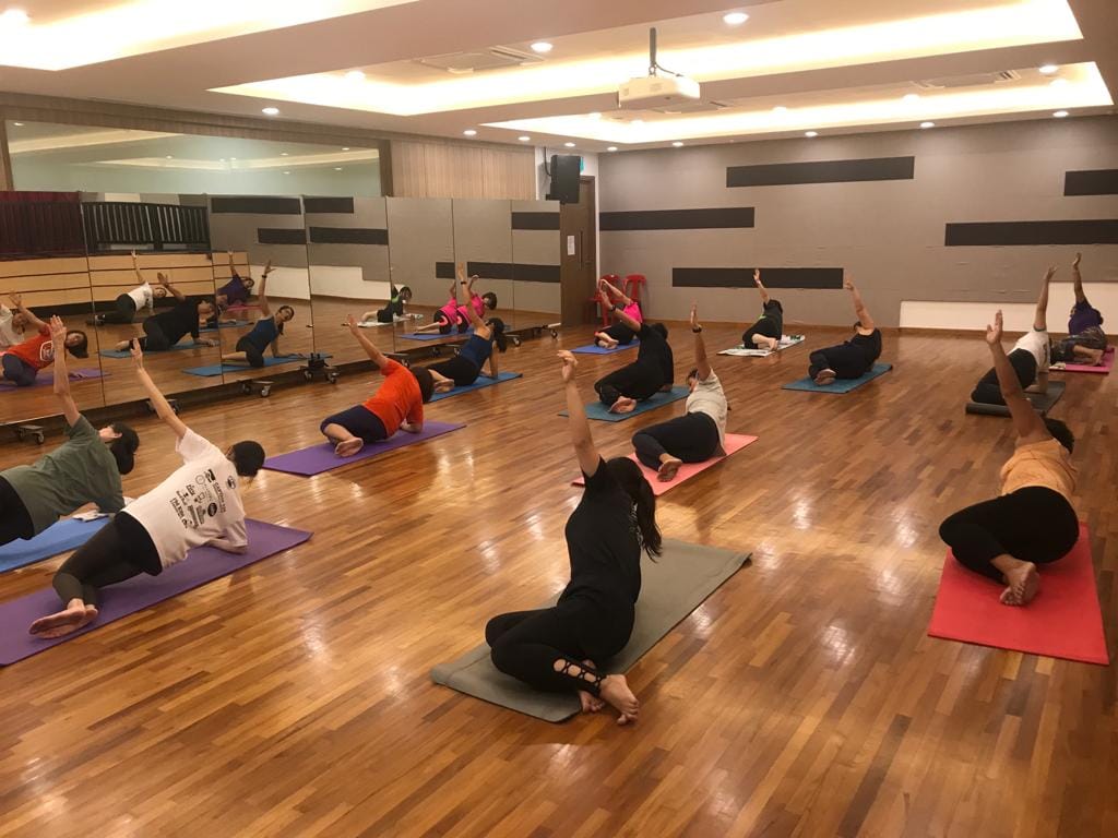 Students of all levels in a Pilates group class